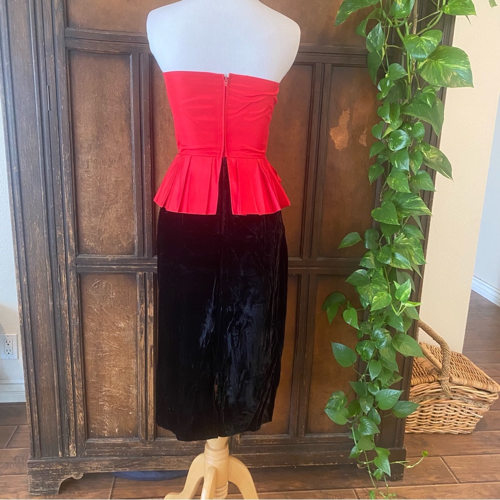 Vintage red and black velvet cocktail dress - Picture 4 of 16